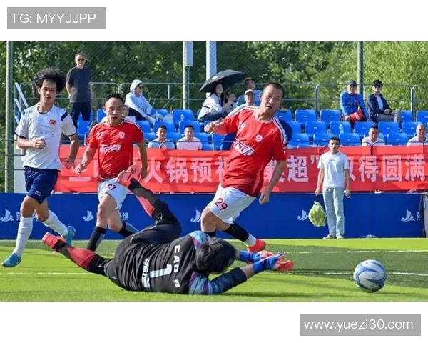 当代足坛巨星同场竞技展现技艺切磋火花四射争锋绿茵舞台